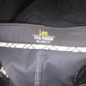 Lee Total Freedom Relaxed Fit Dress Pants 40x30 Charcoal